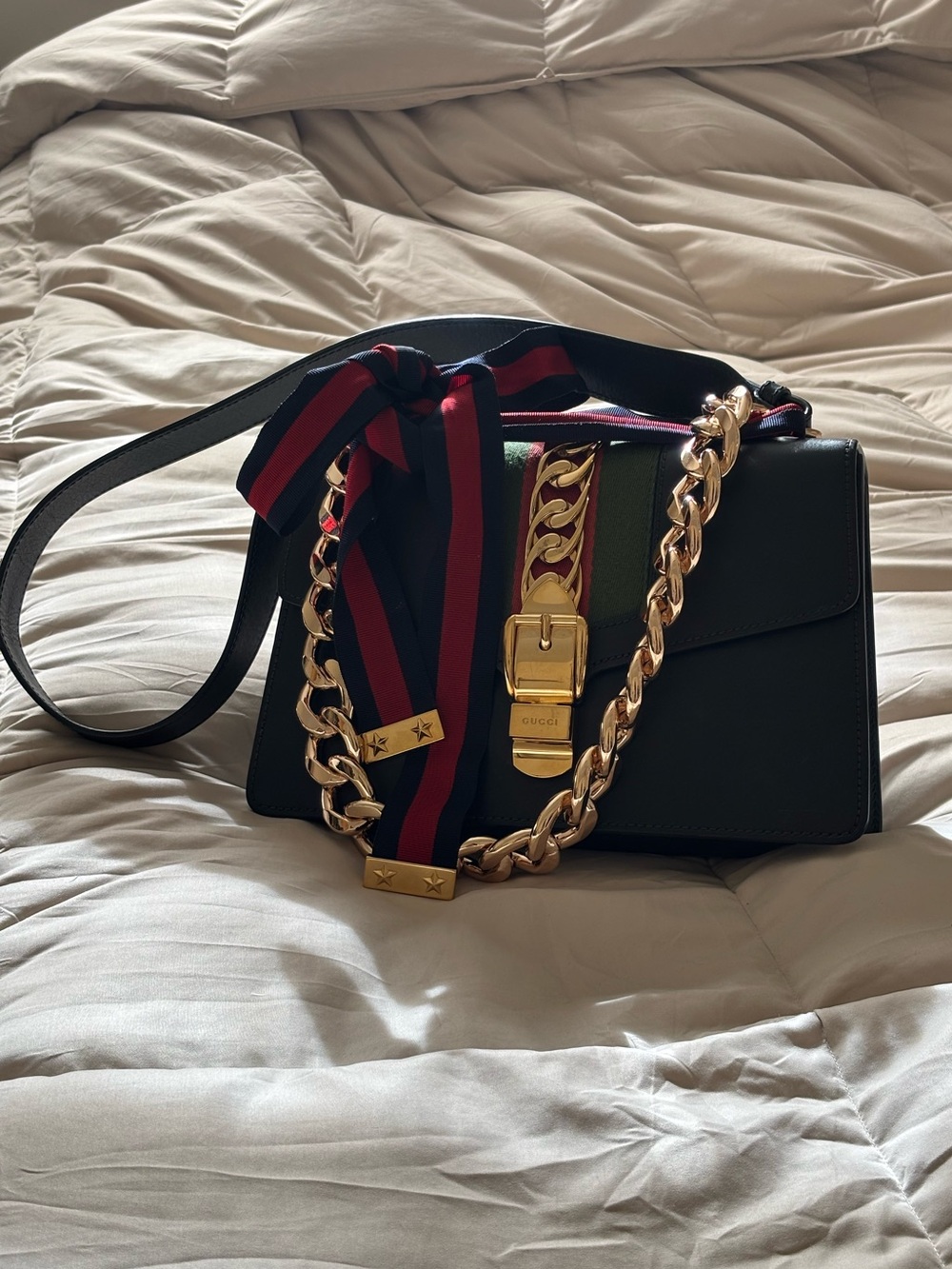 Gucci Sylvie Black Leather Shoulder Bag with Gold Chain and Red-Green Accent - Picture 17 of 17